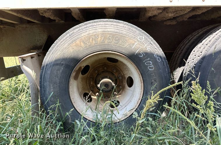 image for item OM9725 2007 Barrett livestock trailer