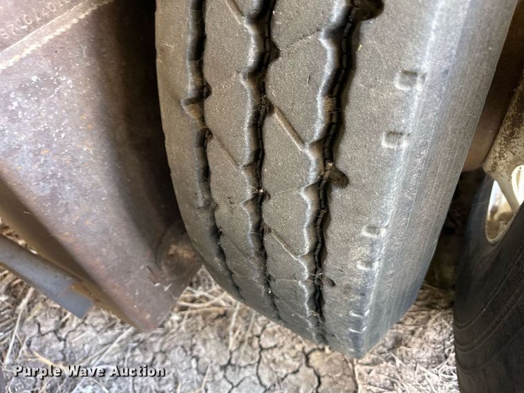 image for item OM9725 2007 Barrett livestock trailer