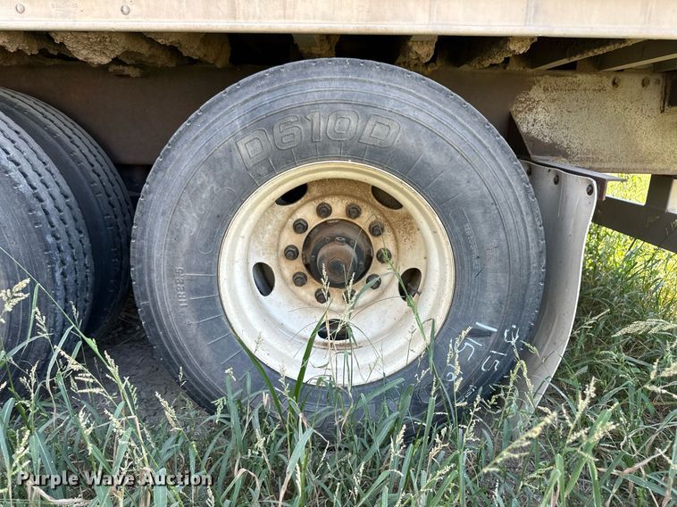 image for item OM9725 2007 Barrett livestock trailer