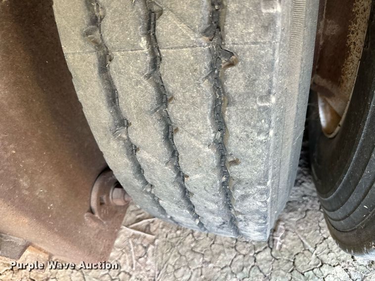 image for item OM9725 2007 Barrett livestock trailer