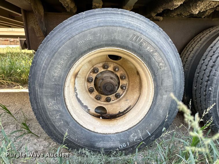 image for item OM9725 2007 Barrett livestock trailer