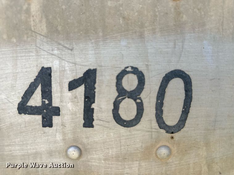 image for item OM9725 2007 Barrett livestock trailer