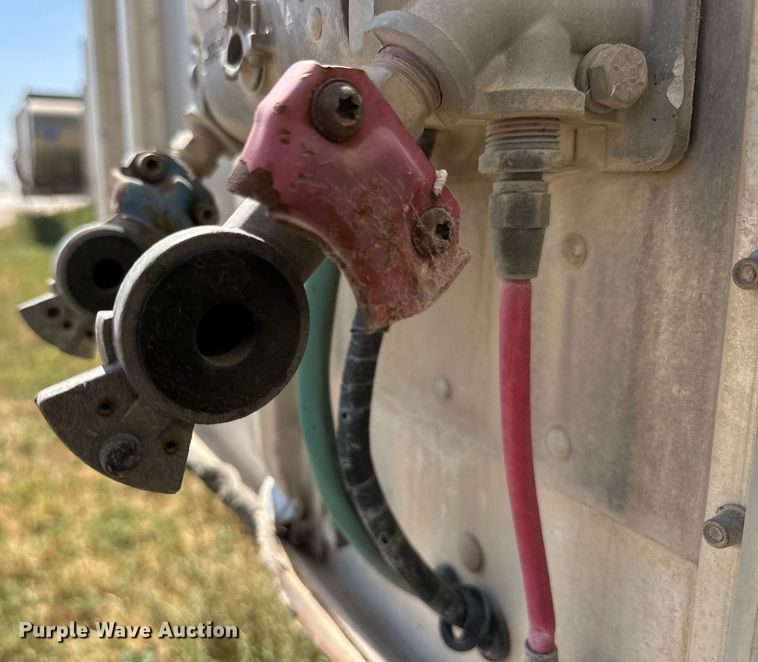 image for item OM9726 2009 Barrett livestock trailer