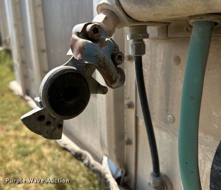 image for item OM9726 2009 Barrett livestock trailer