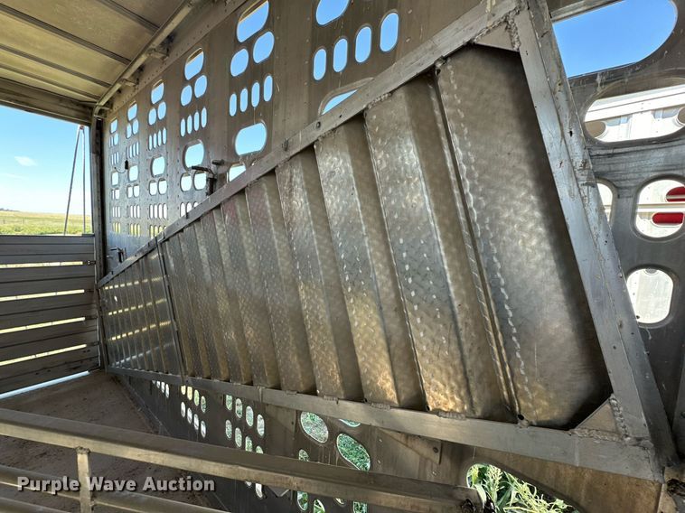 image for item OM9726 2009 Barrett livestock trailer