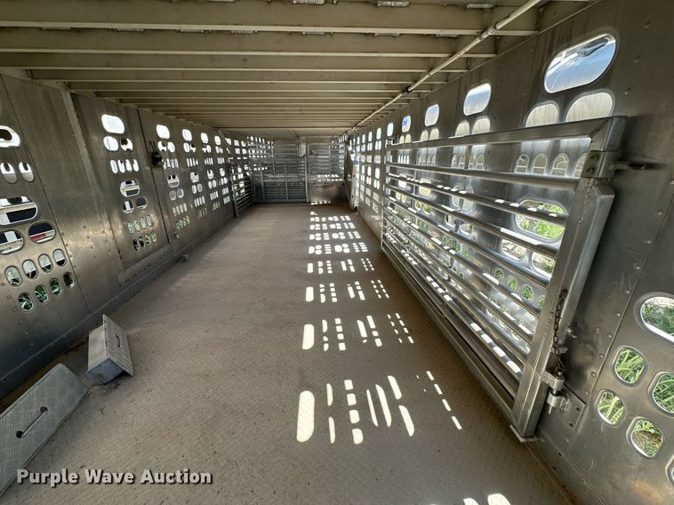 image for item OM9726 2009 Barrett livestock trailer