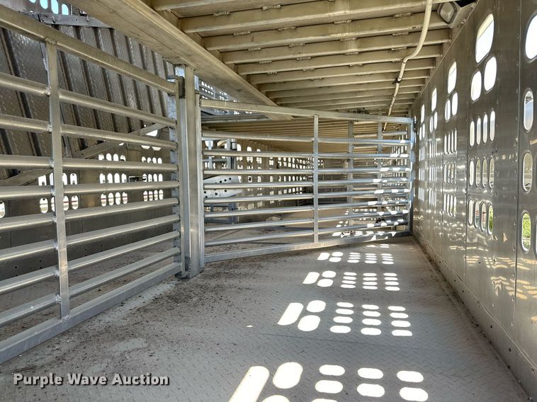 image for item OM9726 2009 Barrett livestock trailer