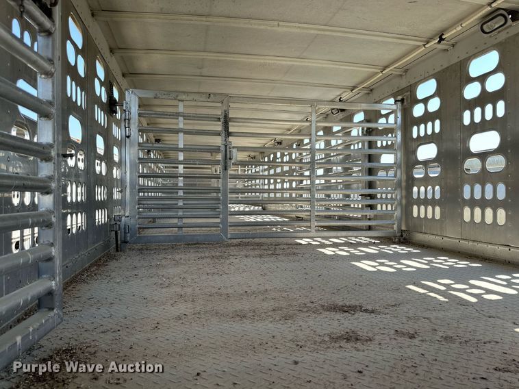 image for item OM9726 2009 Barrett livestock trailer