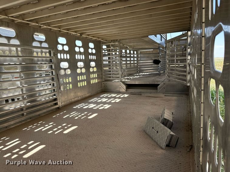 image for item OM9726 2009 Barrett livestock trailer