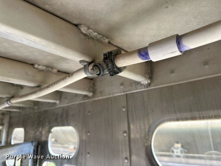 image for item OM9726 2009 Barrett livestock trailer