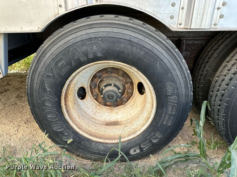 image for item OM9726 2009 Barrett livestock trailer