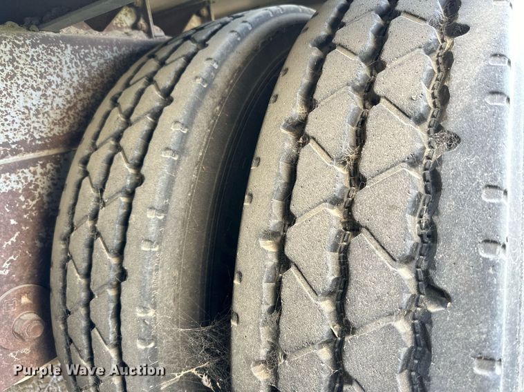 image for item OM9726 2009 Barrett livestock trailer