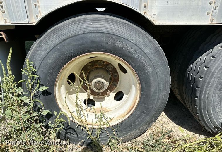 image for item OM9726 2009 Barrett livestock trailer