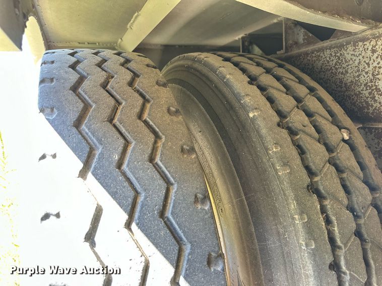 image for item OM9726 2009 Barrett livestock trailer