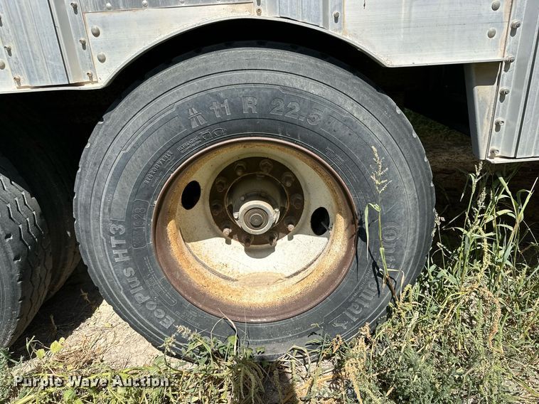 image for item OM9726 2009 Barrett livestock trailer