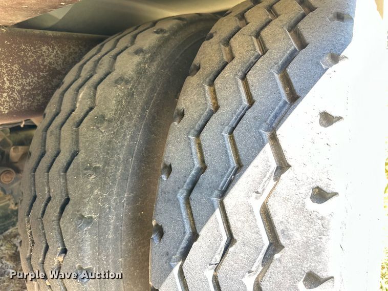 image for item OM9726 2009 Barrett livestock trailer