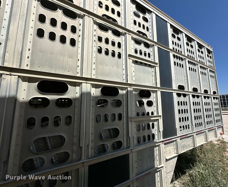 image for item OM9727 2009 Barrett livestock trailer