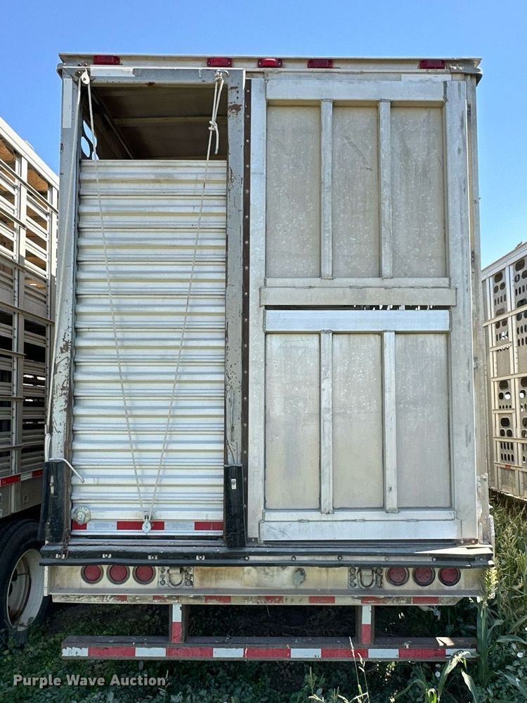 image for item OM9727 2009 Barrett livestock trailer