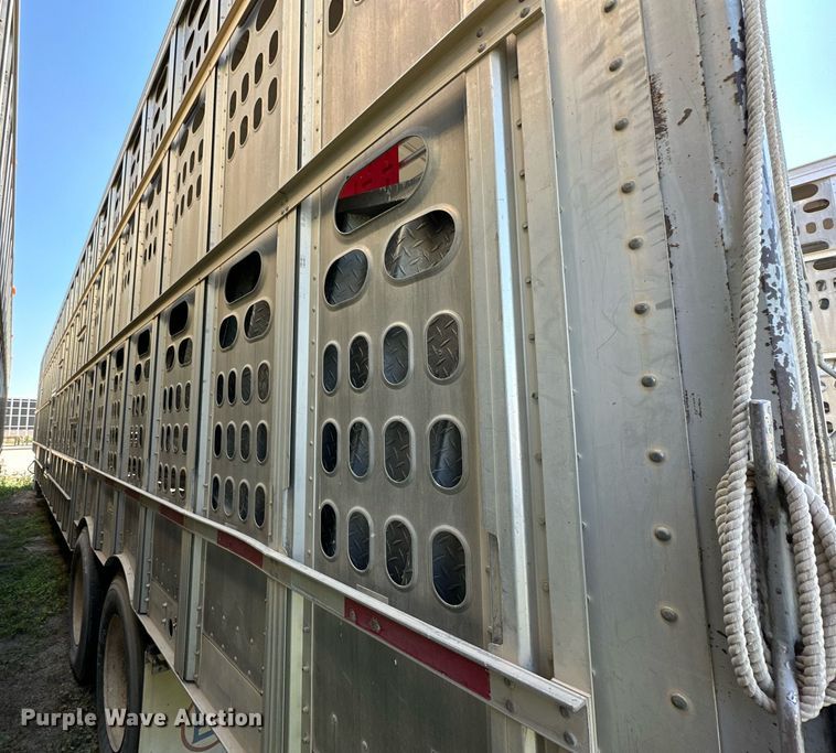 image for item OM9727 2009 Barrett livestock trailer