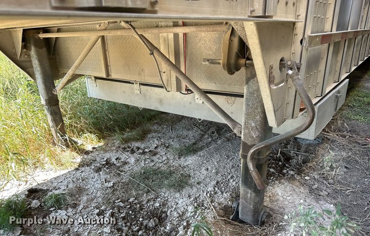 image for item OM9727 2009 Barrett livestock trailer