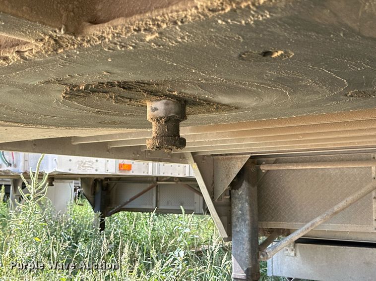 image for item OM9727 2009 Barrett livestock trailer