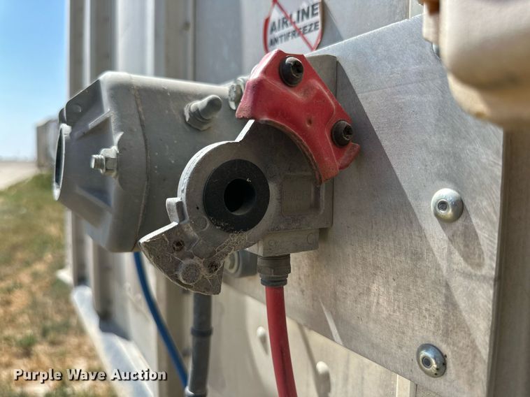 image for item OM9727 2009 Barrett livestock trailer