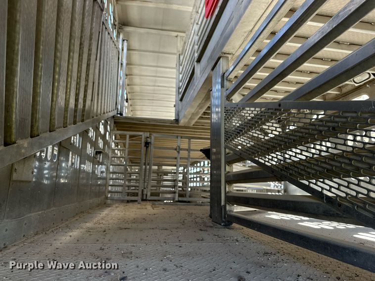 image for item OM9727 2009 Barrett livestock trailer