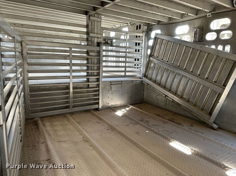 image for item OM9727 2009 Barrett livestock trailer