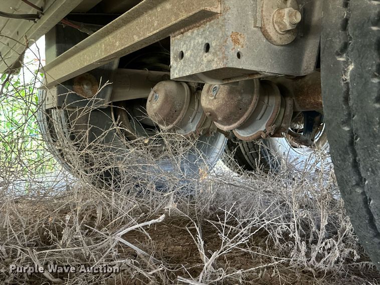 image for item OM9727 2009 Barrett livestock trailer