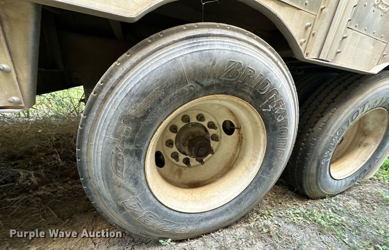 image for item OM9727 2009 Barrett livestock trailer