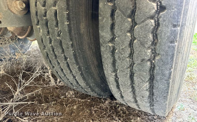 image for item OM9727 2009 Barrett livestock trailer