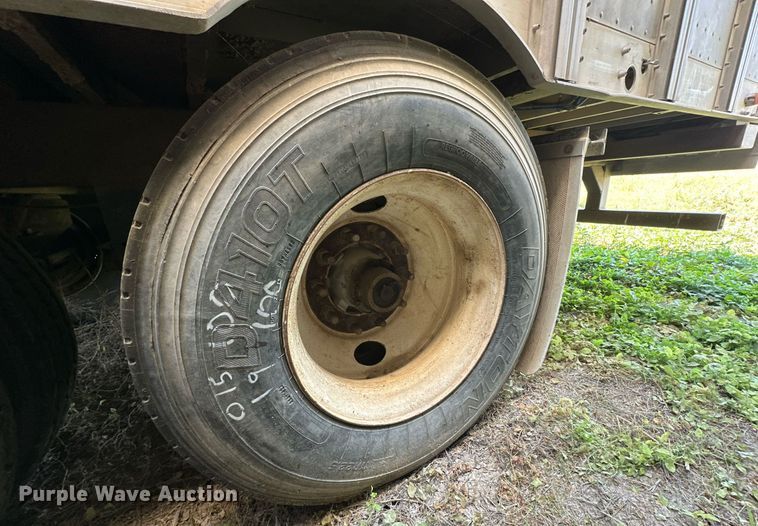 image for item OM9727 2009 Barrett livestock trailer