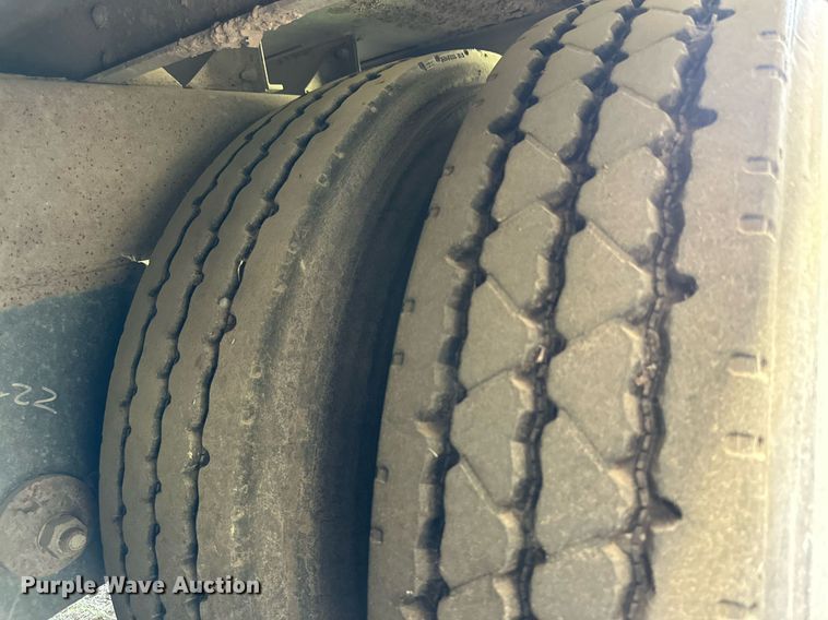 image for item OM9727 2009 Barrett livestock trailer