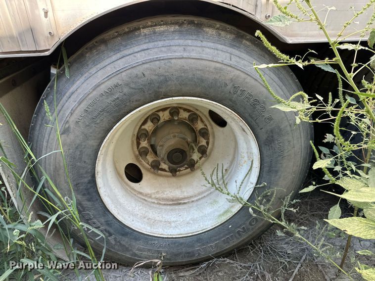 image for item OM9727 2009 Barrett livestock trailer
