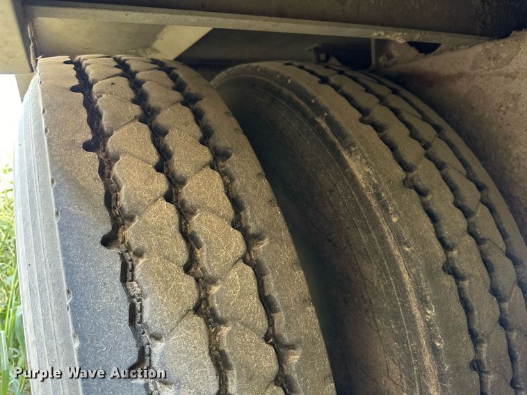 image for item OM9727 2009 Barrett livestock trailer