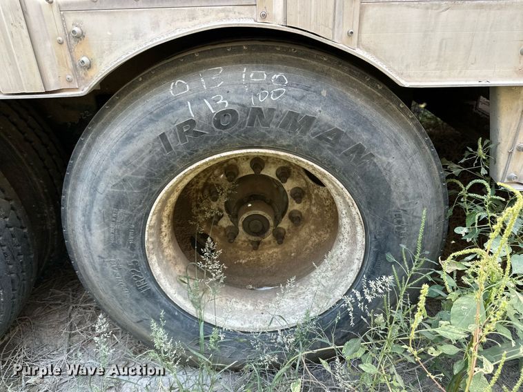 image for item OM9727 2009 Barrett livestock trailer