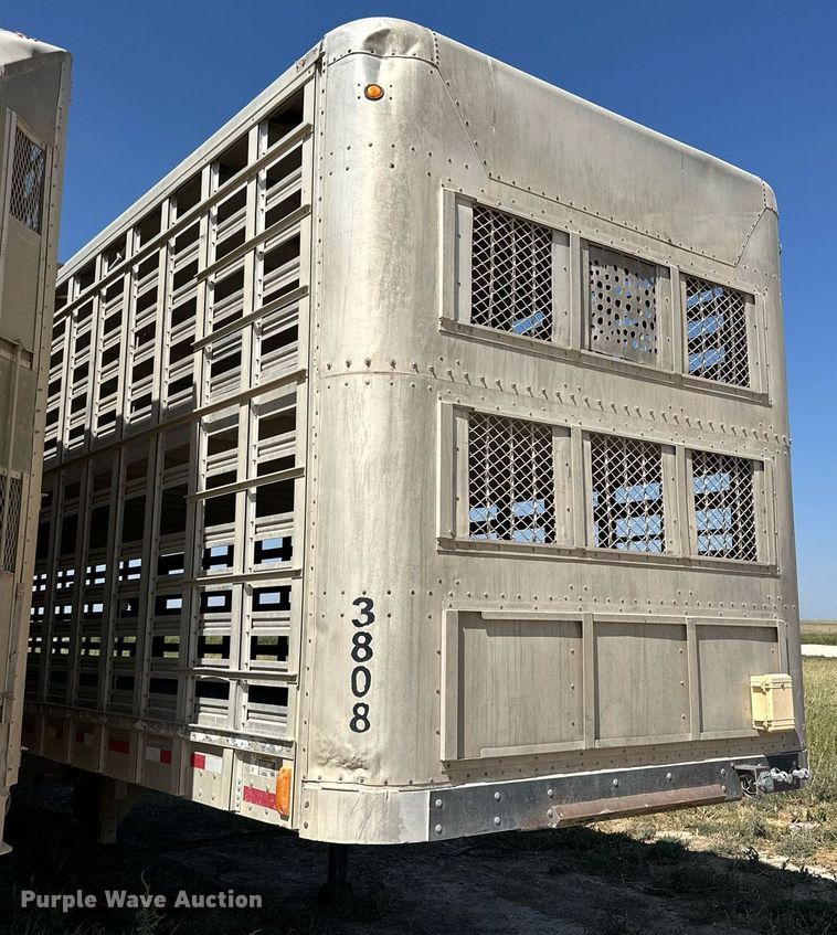 image for item OM9729 2000 Wilson livestock trailer