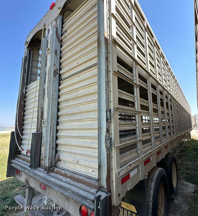 image for item OM9729 2000 Wilson livestock trailer