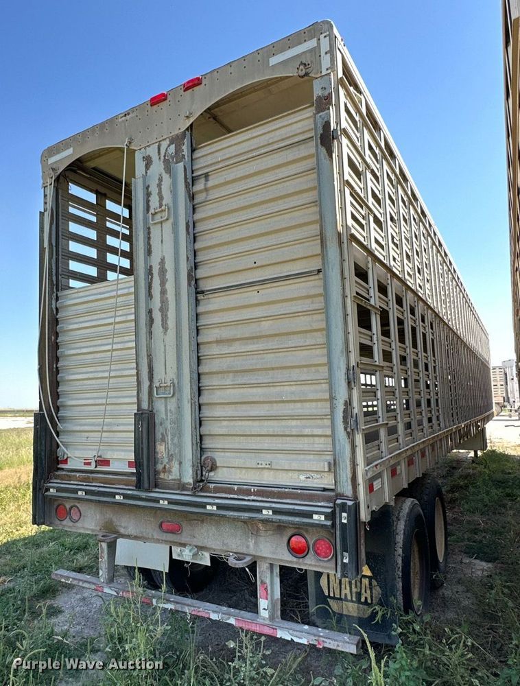 image for item OM9729 2000 Wilson livestock trailer
