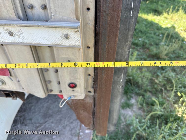 image for item OM9729 2000 Wilson livestock trailer