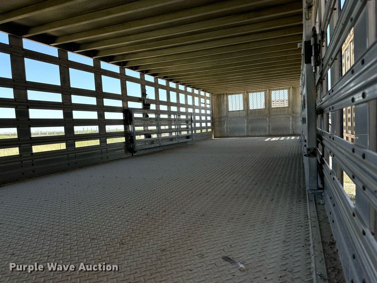 image for item OM9729 2000 Wilson livestock trailer