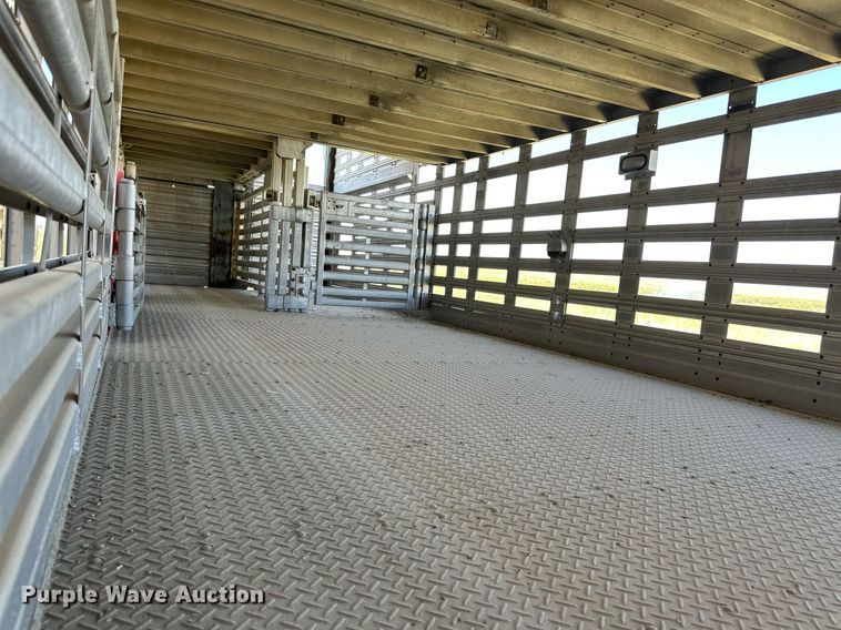 image for item OM9729 2000 Wilson livestock trailer