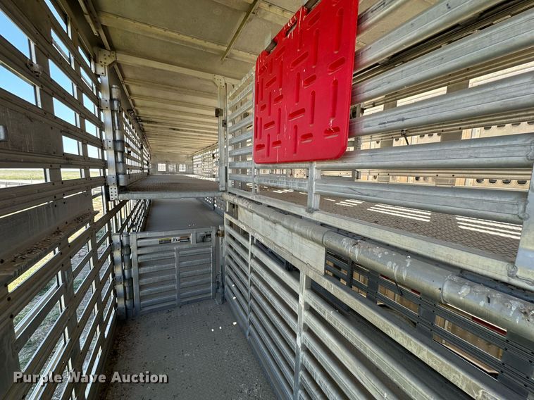 image for item OM9729 2000 Wilson livestock trailer