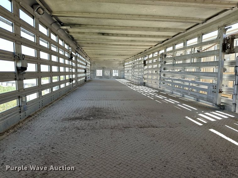 image for item OM9729 2000 Wilson livestock trailer