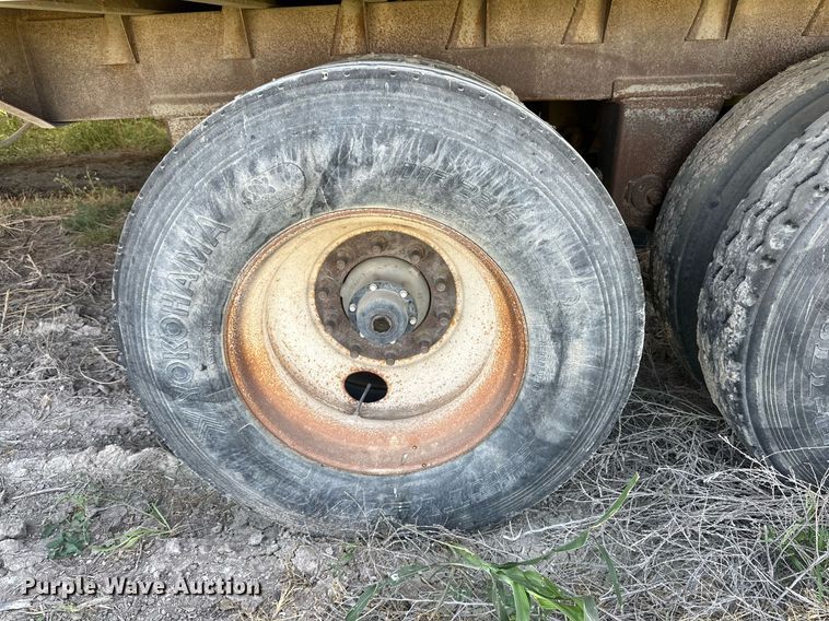 image for item OM9729 2000 Wilson livestock trailer