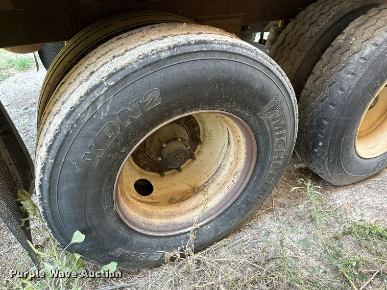 image for item OM9729 2000 Wilson livestock trailer