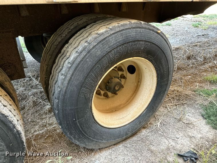 image for item OM9729 2000 Wilson livestock trailer