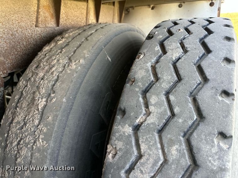 image for item OM9729 2000 Wilson livestock trailer