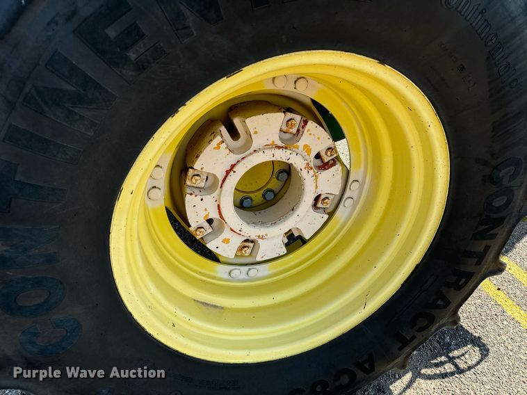 image for item DL0432 2004 John Deere 6415 tractor