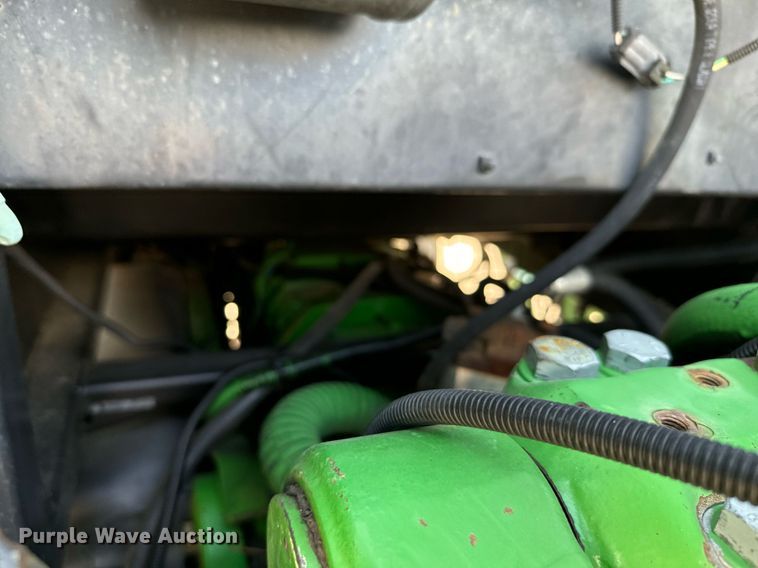 image for item DL0432 2004 John Deere 6415 tractor